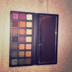 Urban decay born to run eyeshadow pallet